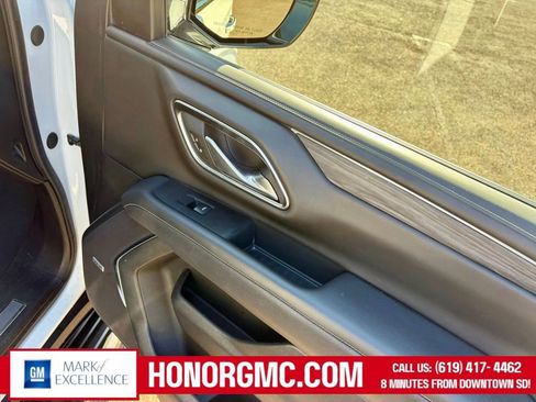 Used 2024 GMC Yukon XL SLT image 25