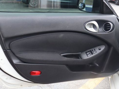 Used 2014 Nissan 370Z Coupe w/ Sport Package RWD image 13