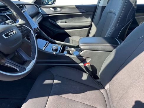 Certified 2023 Jeep Grand Cherokee Laredo w/ Luxury Tech Group I image 12