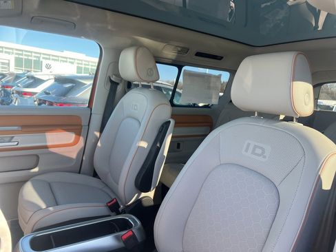 New 2025 Volkswagen ID. Buzz Pro S Plus image 11
