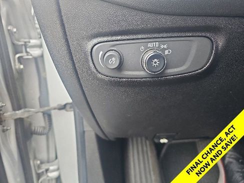 Used 2018 Chevrolet Equinox LT w/ Sun & Infotainment Package FWD image 26