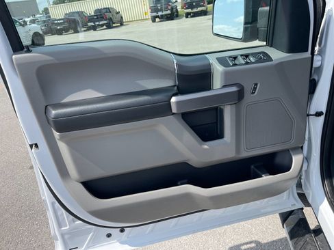 Used 2019 Ford F150 XLT w/ Equipment Group 302A Luxury AWD/4WD image 12