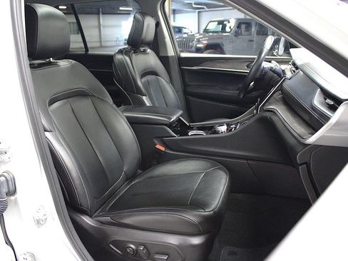Used 2022 Jeep Grand Cherokee Limited w/ MOPAR Finishing Package AWD/4WD image 32