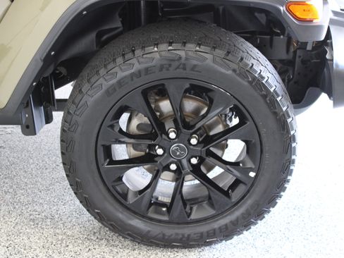 Used 2025 Jeep Gladiator Sport AWD/4WD image 5