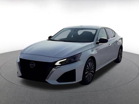 Used 2025 Nissan Altima 2.5 SV FWD image 7