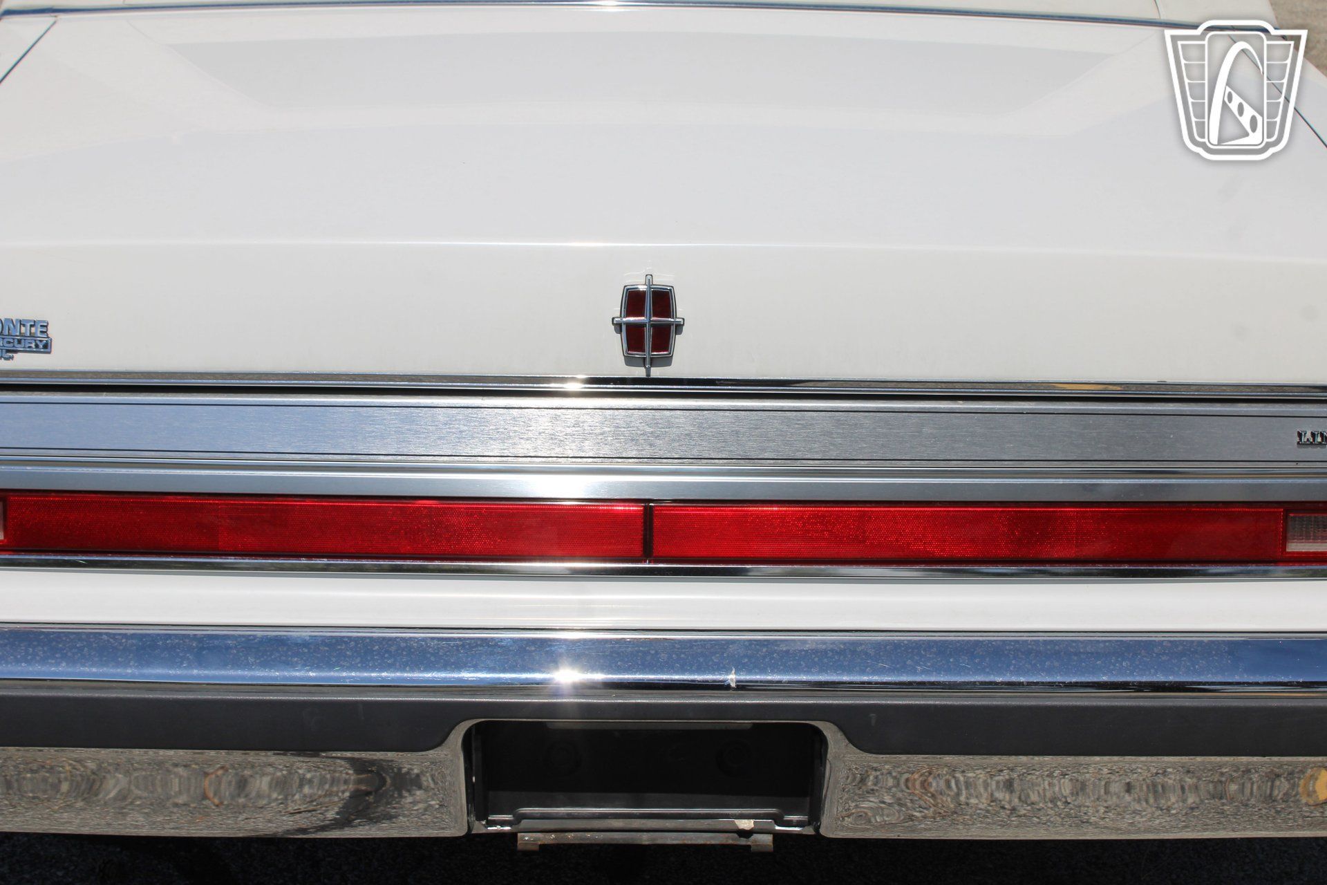 Used 1988 Lincoln Town Car Signature RWD image 25