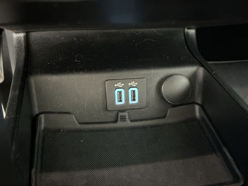 Used 2020 Ford Fusion Energi Titanium FWD image 35