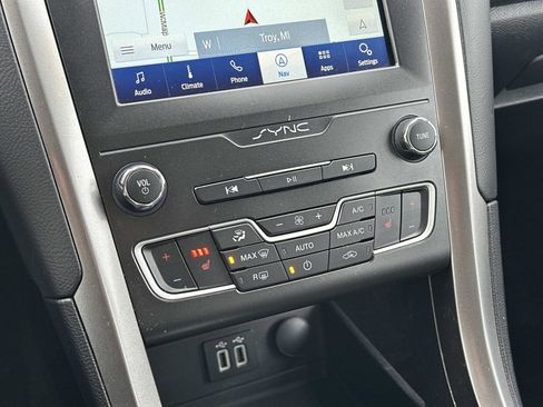 Used 2020 Ford Fusion SE image 30