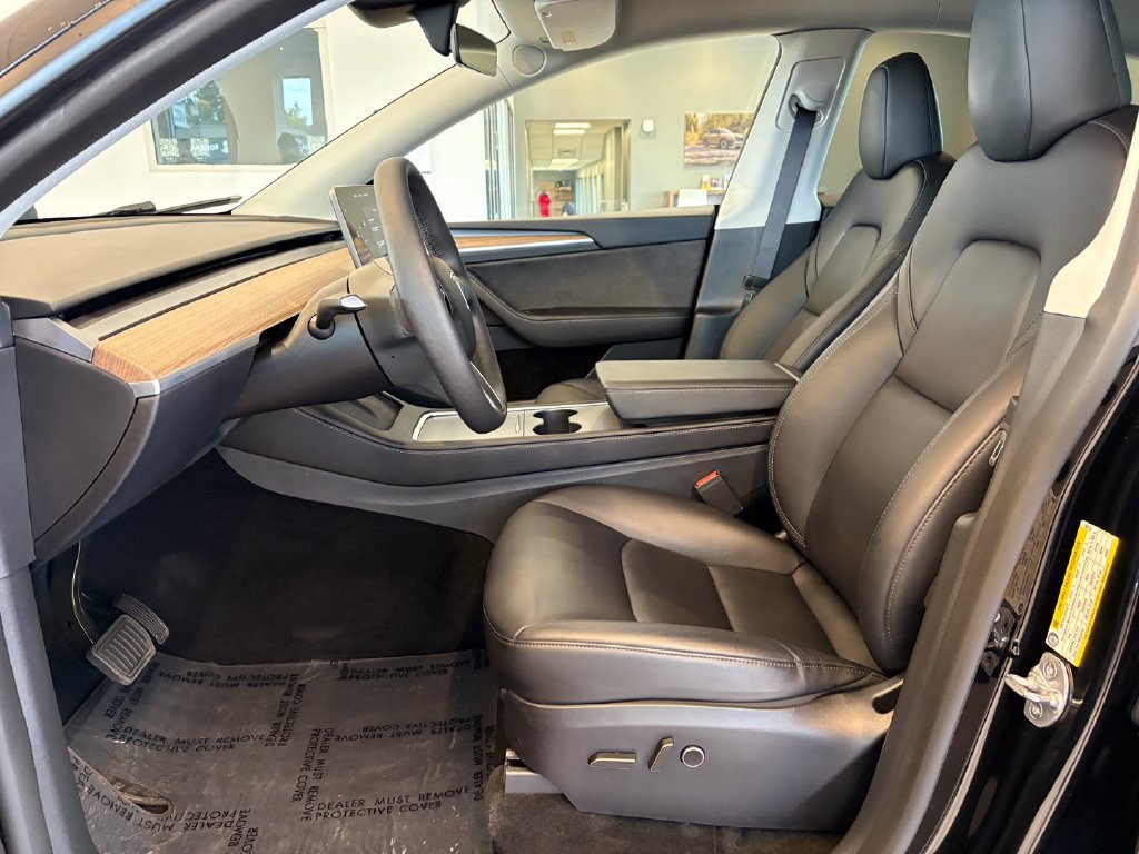Used 2025 Tesla Model Y Long Range RWD image 14