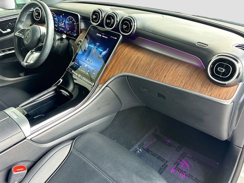 Used 2025 Mercedes-Benz GLC 300 4MATIC image 29