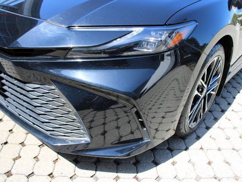 Used 2025 Toyota Camry XLE FWD image 10