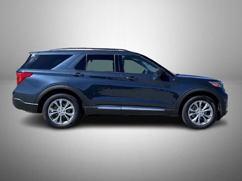 Used 2022 Ford Explorer XLT w/ Equipment Group 202A AWD/4WD image 4
