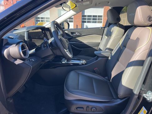 Used 2024 Chevrolet Trax ACTIV w/ Sunroof Package image 14