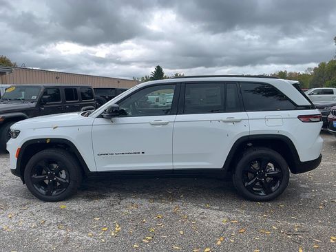 New 2025 Jeep Grand Cherokee Limited w/ Luxury Tech Group II image 7