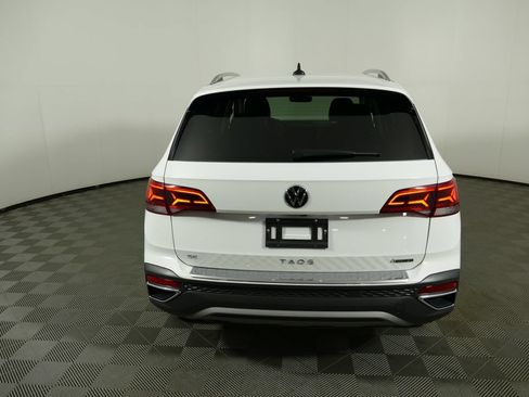 Used 2024 Volkswagen Taos SE AWD/4WD image 4