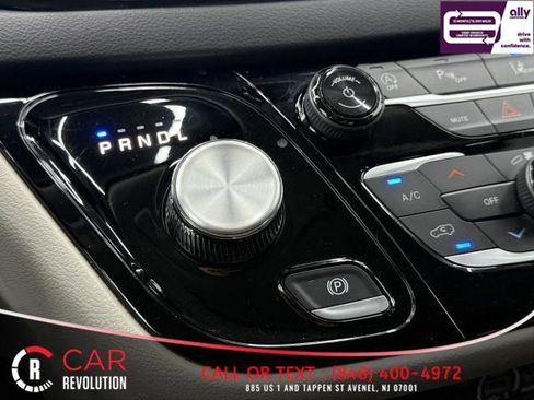 Used 2024 Chrysler Pacifica Touring-L FWD image 61