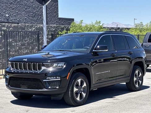 Used 2025 Jeep Grand Cherokee Limited 4xe w/ Trailer Tow Package AWD/4WD image 4