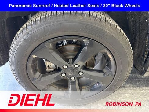 Used 2023 Jeep Grand Cherokee Limited w/ Black Appearance Package AWD/4WD image 8