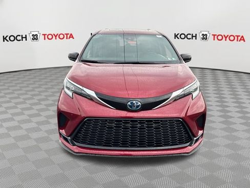 Used 2024 Toyota Sienna XSE w/ XSE Plus Package FWD image 2