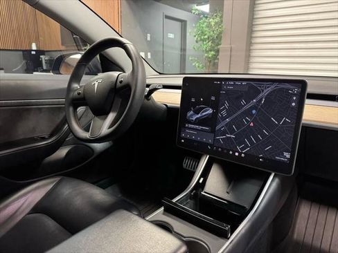 Used 2020 Tesla Model 3 Standard Range image 14