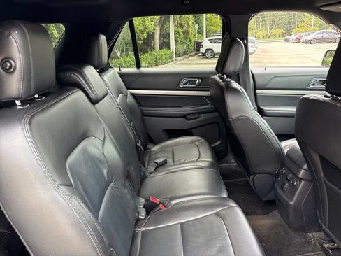Used 2018 Ford Explorer XLT w/ Equipment Group 202A AWD/4WD image 28