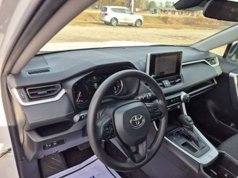 Used 2024 Toyota RAV4 XLE image 9