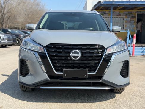 Used 2023 Nissan Kicks SV image 2