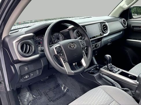 Used 2022 Toyota Tacoma SR5 w/ Technology Package AWD/4WD image 17