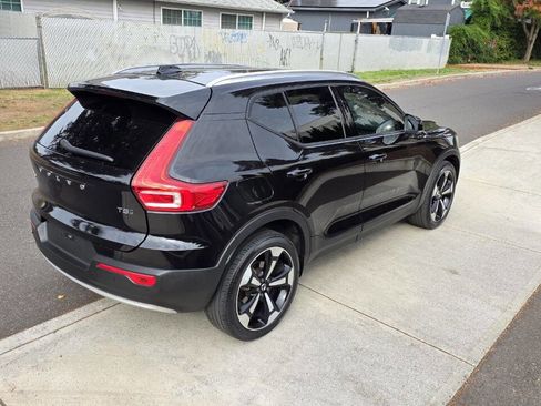 Used 2020 Volvo XC40 T5 Momentum w/ Protection Package Premier image 5