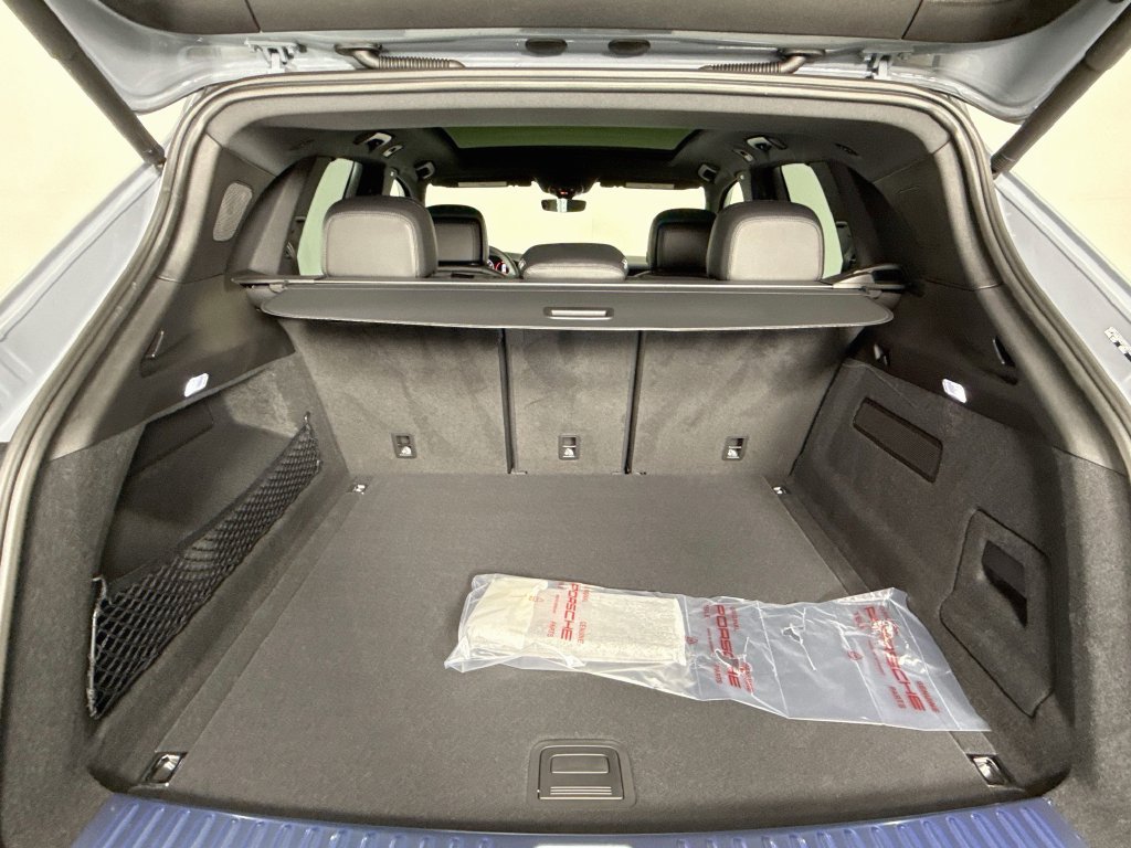 Certified 2026 Porsche Cayenne AWD/4WD image 28