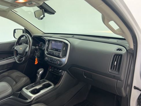 Used 2022 Chevrolet Colorado LT w/ LT Convenience Package image 23