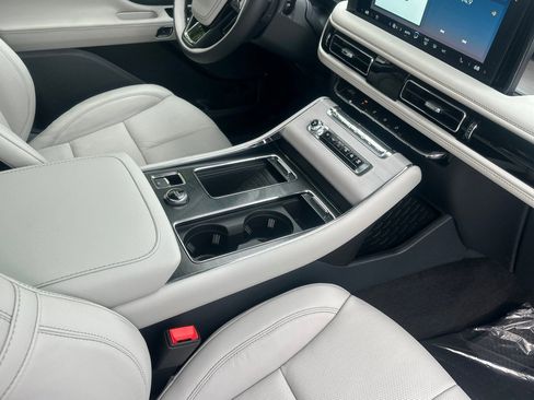 New 2026 Lincoln Aviator Reserve w/ Jet Appearance Package RWD image 15