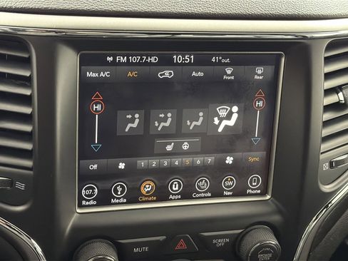 Used 2018 Jeep Grand Cherokee Altitude image 21