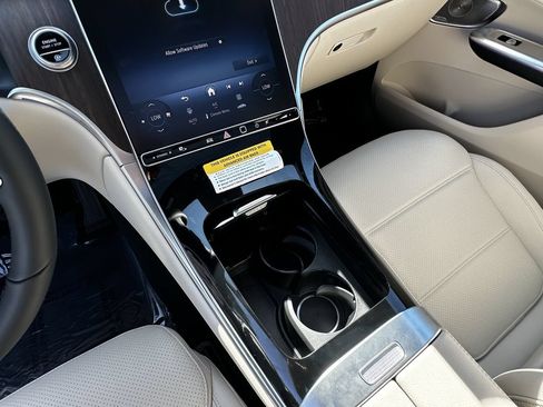 New 2026 Mercedes-Benz GLC 300 image 32