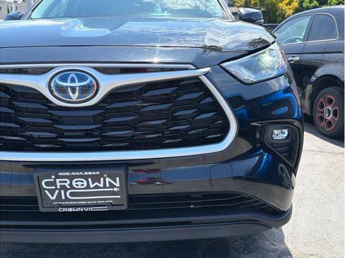 Used 2022 Toyota Highlander LE AWD/4WD image 32