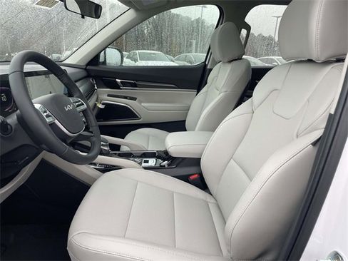 New 2025 Kia Telluride S image 3