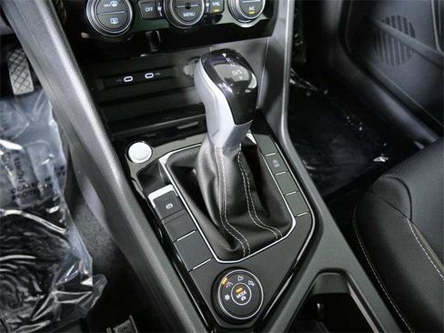 Used 2024 Volkswagen Taos SEL image 21