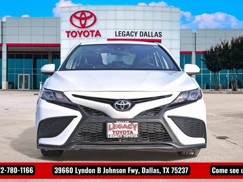 Used 2021 Toyota Camry SE image 6