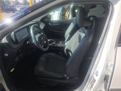 Used 2024 Kia EV6 Light RWD image 3