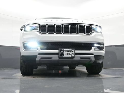 Used 2024 Jeep Wagoneer Series II w/ Flexible Seating Group RWD image 21