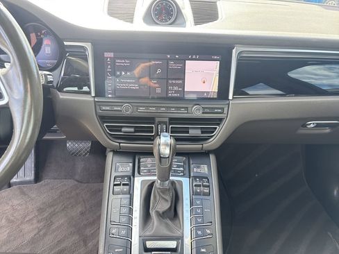 Used 2020 Porsche Macan image 20