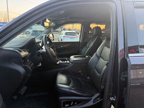 Used 2016 Cadillac Escalade ESV Luxury image 9