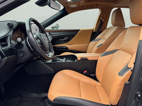 Used 2025 Lexus ES 300h w/ Premium Package image 14