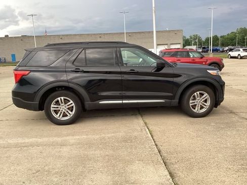 Used 2021 Ford Explorer XLT w/ Equipment Group 202A AWD/4WD image 10