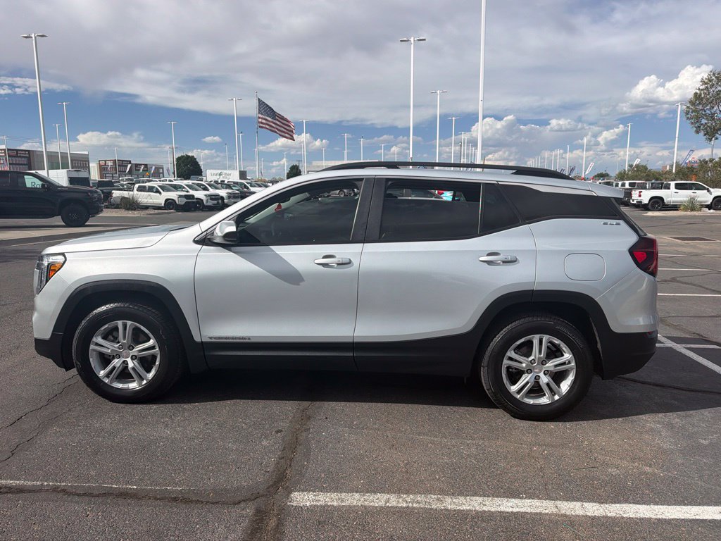 Certified 2022 GMC Terrain SLE w/ Driver Convenience Package AWD/4WD image 2