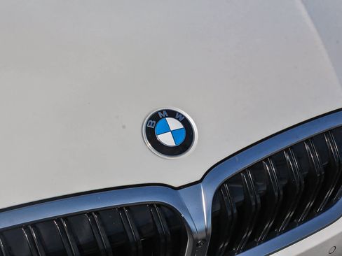 Used 2025 BMW 330i Sedan image 11