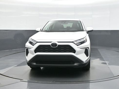 Used 2024 Toyota RAV4 LE AWD/4WD image 3