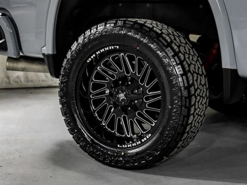 Used 2024 Chevrolet Silverado 2500 LT image 60