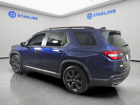 Used 2025 Honda Pilot Sport image 4