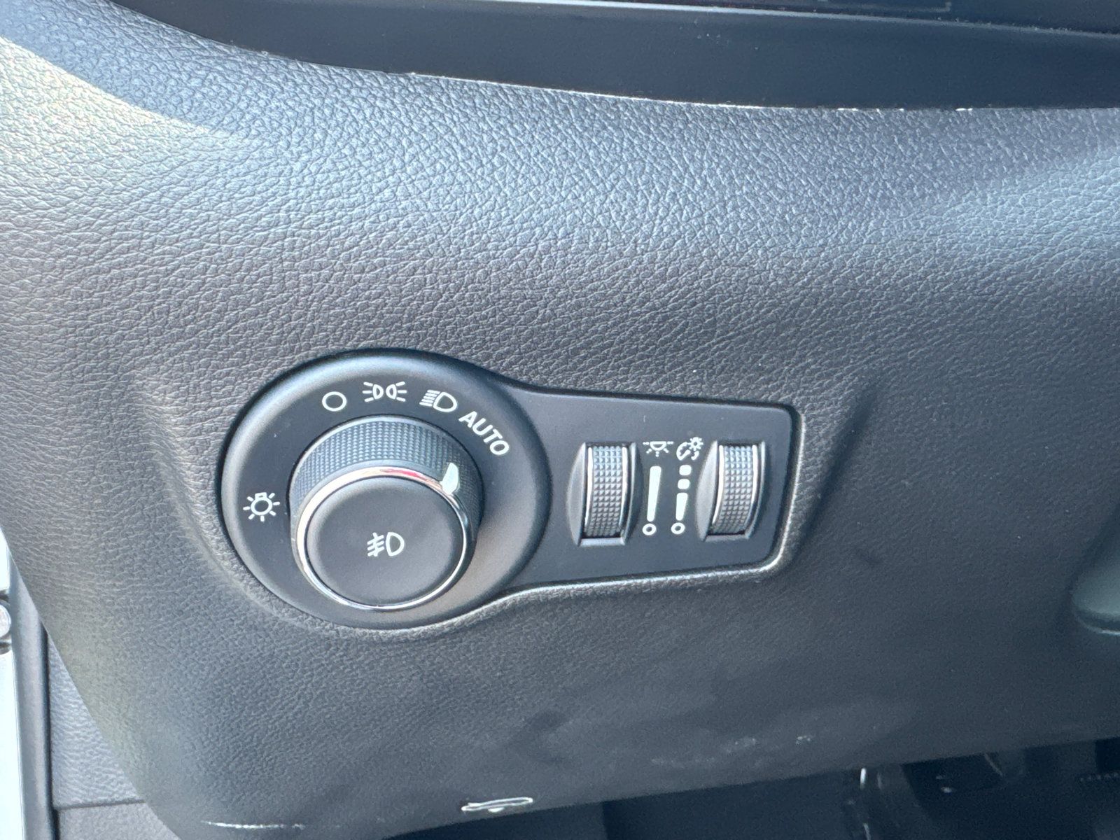 Used 2022 Jeep Compass Trailhawk AWD/4WD image 15